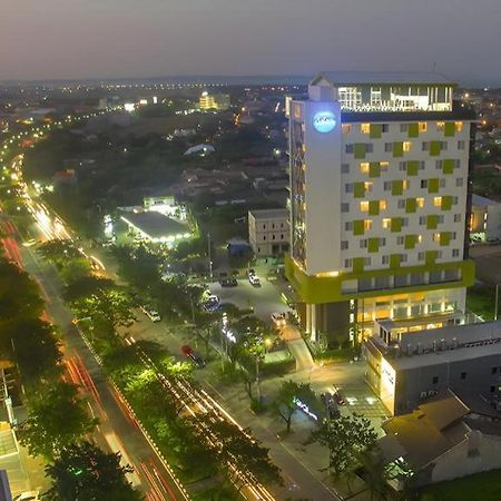 Hotel Dafam Pacific Caesar Surabaya Exterior foto