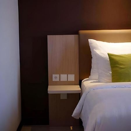 Hotel Dafam Pacific Caesar Surabaya Exterior foto