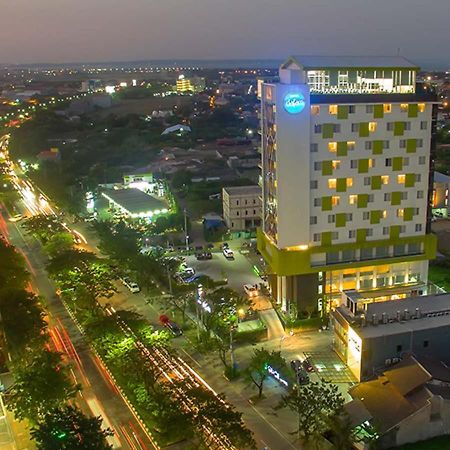 Hotel Dafam Pacific Caesar Surabaya Exterior foto