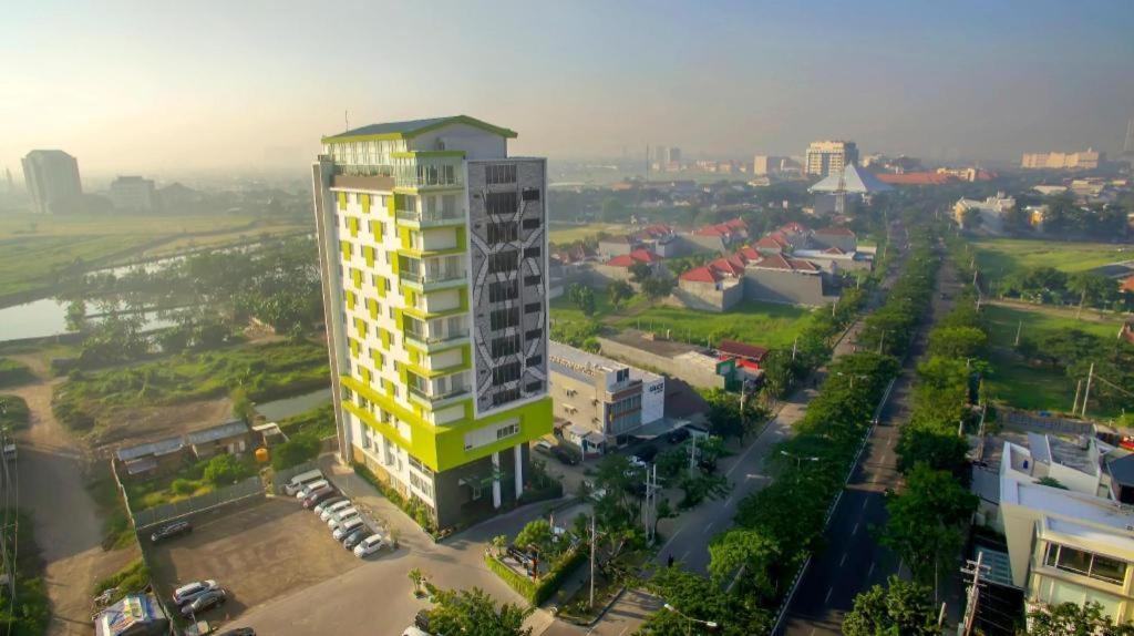 Hotel Dafam Pacific Caesar Surabaya Exterior foto