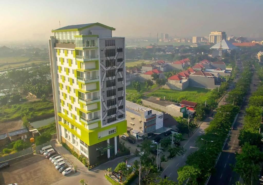 Hotel Dafam Pacific Caesar Surabaya Exterior foto