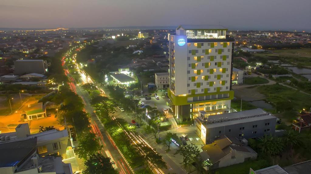 Hotel Dafam Pacific Caesar Surabaya Exterior foto
