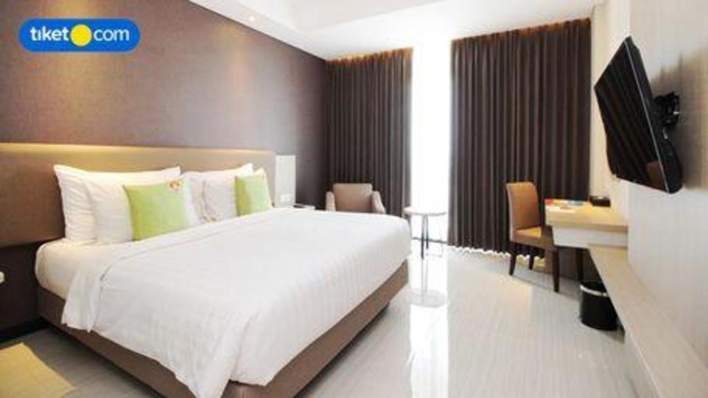 Hotel Dafam Pacific Caesar Surabaya Exterior foto