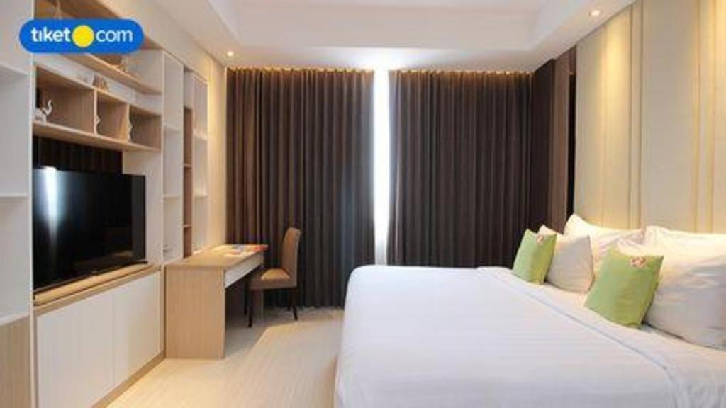 Hotel Dafam Pacific Caesar Surabaya Exterior foto