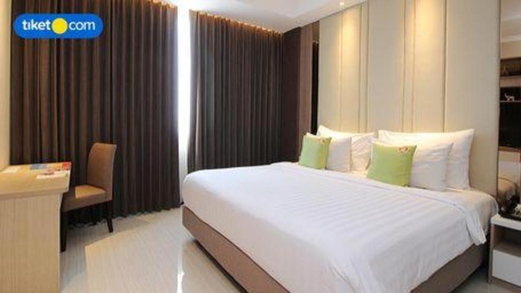 Hotel Dafam Pacific Caesar Surabaya Exterior foto