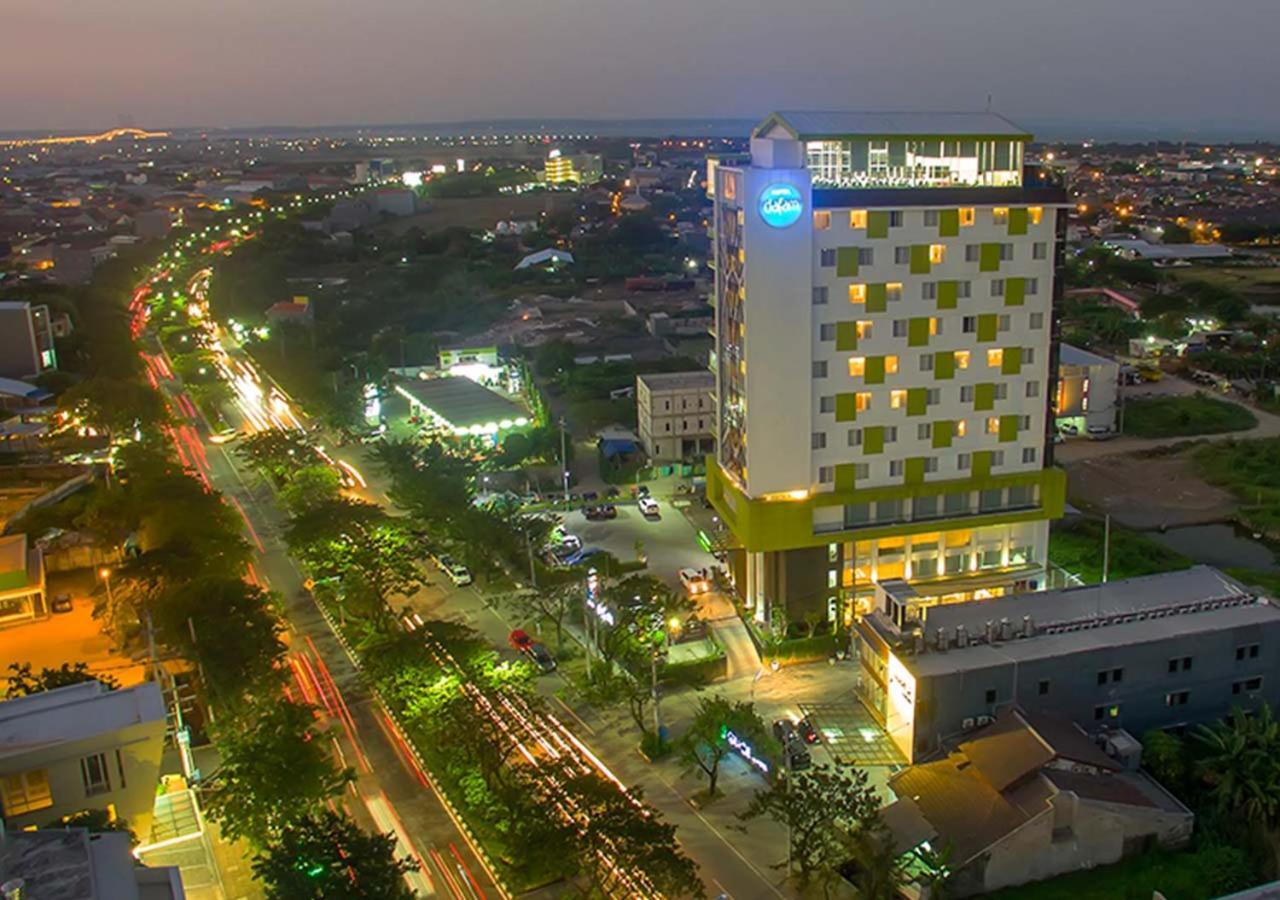 Hotel Dafam Pacific Caesar Surabaya Exterior foto
